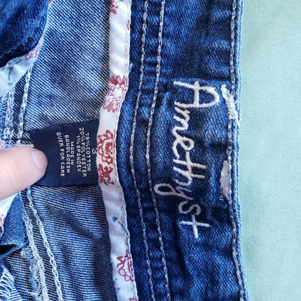 Shorts - Picture 2 of 3